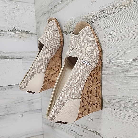 Toms beige cream wedge cork tapestry heel slipon sandal shoes 3.5" heel Size 8.5 - Picture 3 of 14